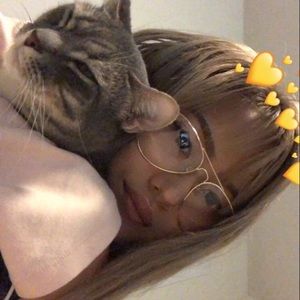 Meet your Posher, Halley